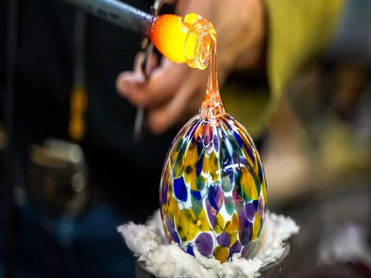 murano private tour glassblowing artisan colorful glass (1)