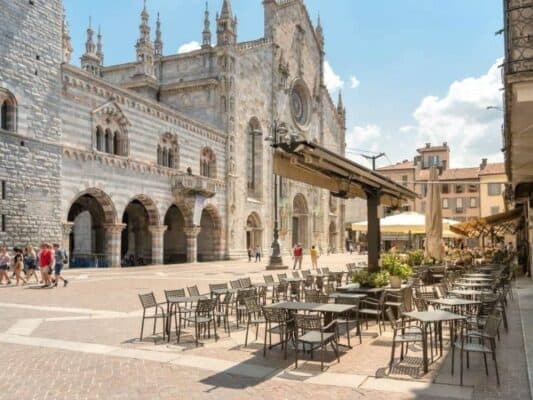 piazza duomo como cathedral broletto italy 1 pydunmgnjxbxi9hs9gshebsaanxl1s283096y4bipc
