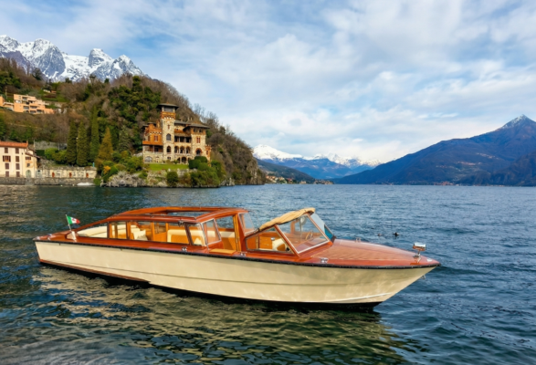 Venetian Limousine Como