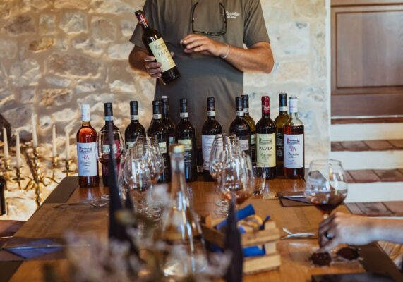 wine tasting tuscany winemaker presenting